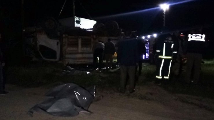 Mültecileri taşıyan kamyon devrildi: Çok sayıda ölü ve yaralı var