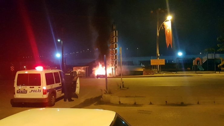 Yanan otomobil kullanılmaz hale geldi