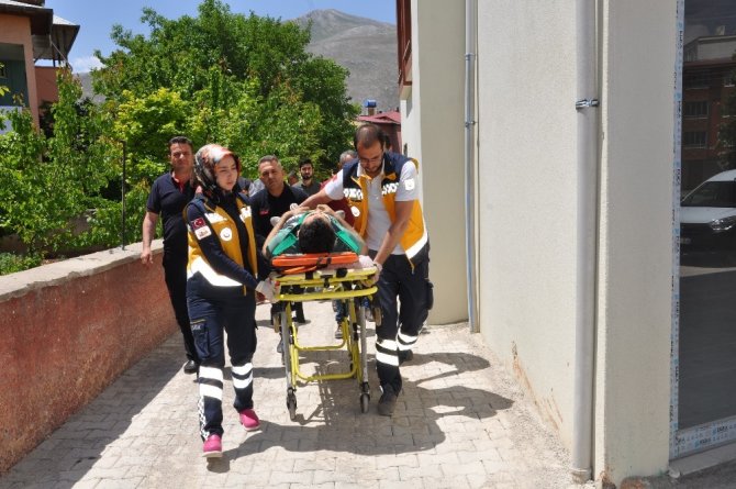 Elbistan'da asansör boşluğuna düşen işçi yaralandı