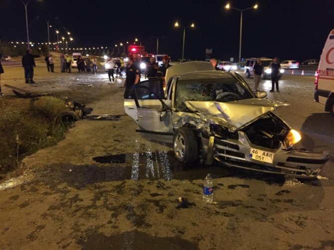 Kahramanmaraş'ta iki otomobil kafa kafaya çarpıştı 7 kişi yaralandı