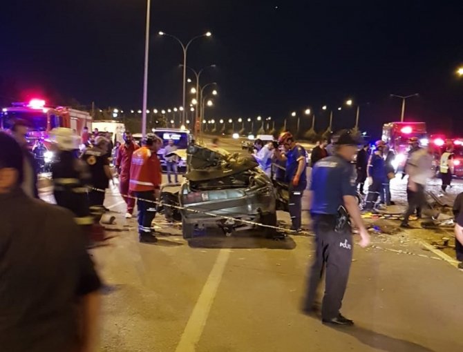 Kahramanmaraş'ta iki otomobil kafa kafaya çarpıştı 7 kişi yaralandı