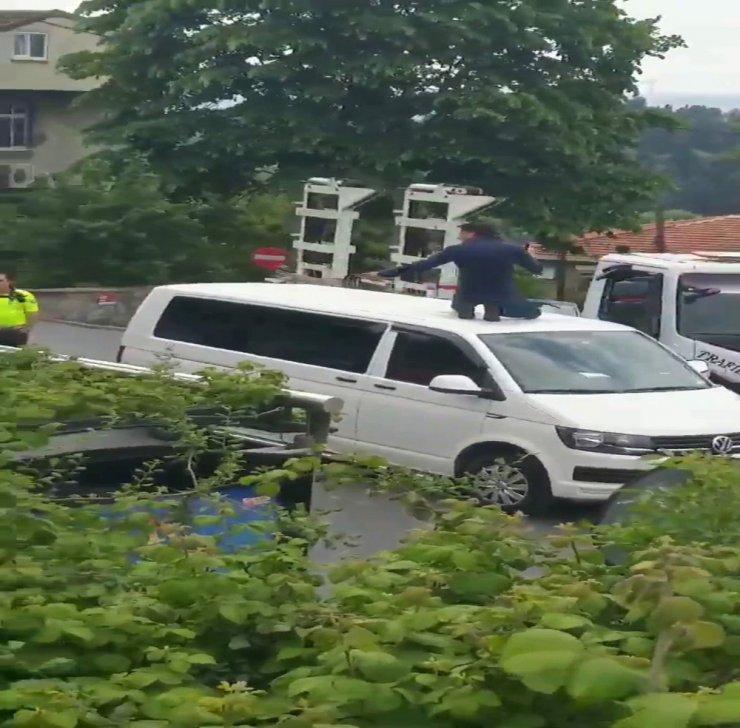 UBER sürücüsü aracının bağlanmaması için böyle direndi