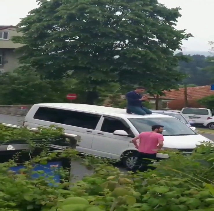 UBER sürücüsü aracının bağlanmaması için böyle direndi