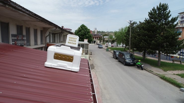 Bu dükkan tabelası görenleri şaşkına çeviriyor