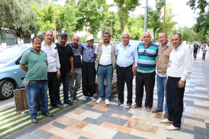 Kahramanmaraş'ta maaşlarını alamayan şoförler yardım istiyor