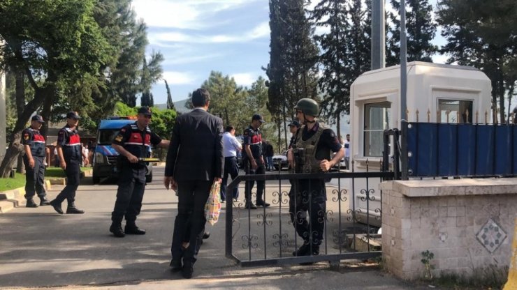 Terörist elebaşının avukatları 8 yıl sonra ilk kez İmralı’ya hareket etti