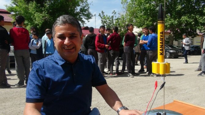 Kahramanmaraşlı meslek lisesi öğrencileri roket yaptı
