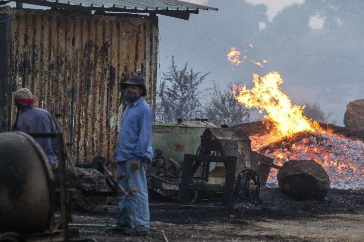 İsrail yanıyor: Yüzlerce kişi tahliye edildi