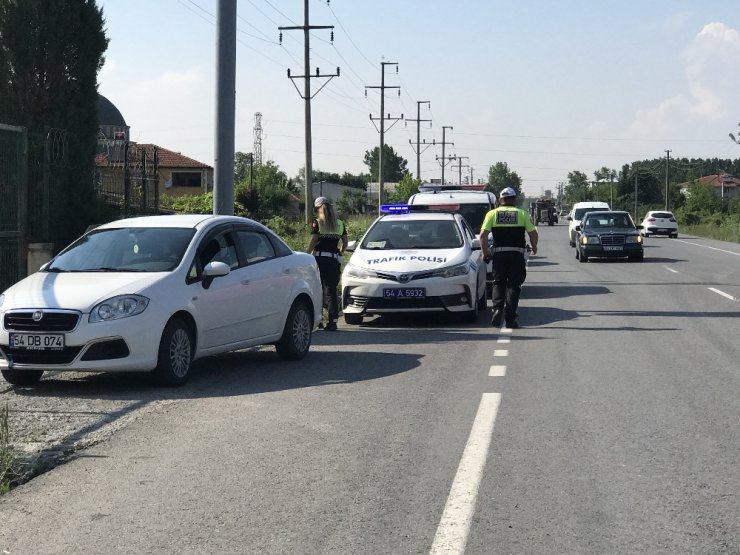 Hurdaya dönen araçtaki 6 kişi yaralandı