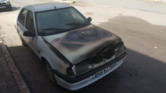 Elbistan'da park halindeki otomobil yandı