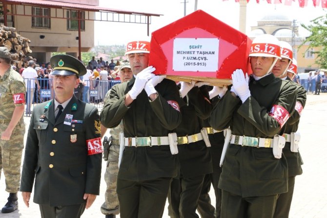 Kuzey Irak şehidi Kahramanmaraş'ta toprağa verildi