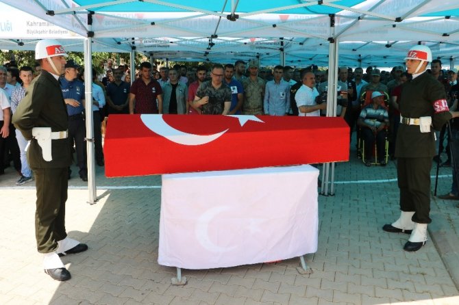 Kuzey Irak şehidi Kahramanmaraş'ta toprağa verildi