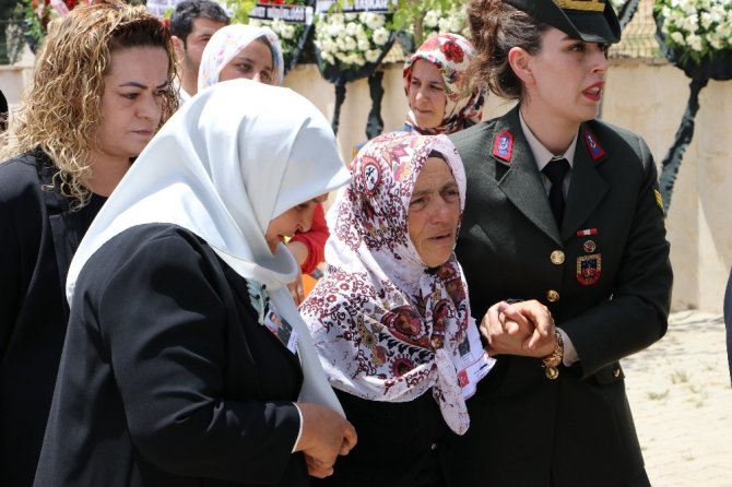 Kuzey Irak şehidi Kahramanmaraş'ta toprağa verildi