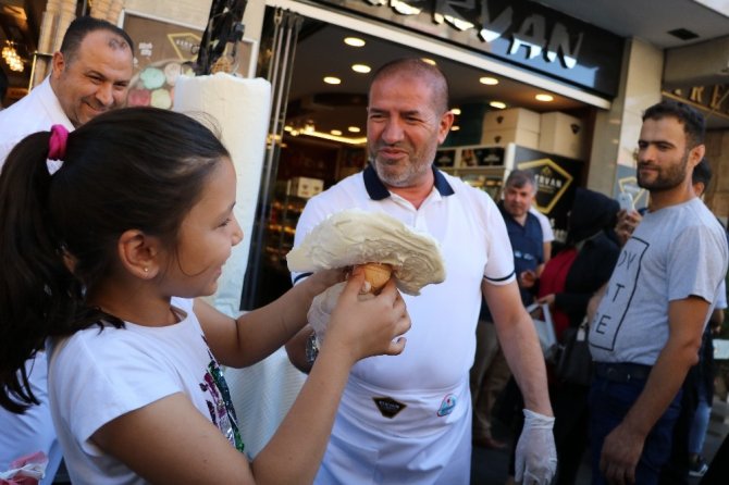 Kahramanmaraş sıcaklarda dondurmayla serinliyor