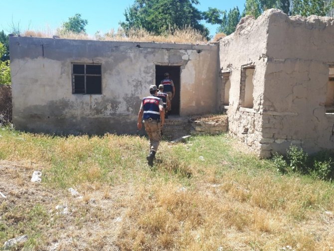 Kahramanmaraş'ta jandarma huzur uygulamasında 35 şahıs yakaladı