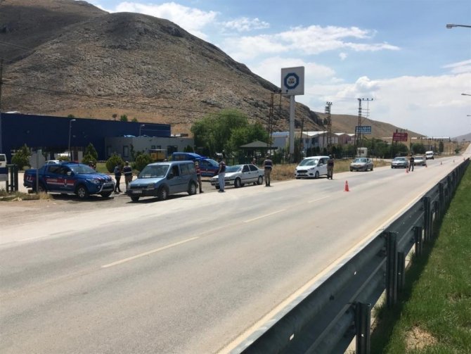 Kahramanmaraş'ta jandarma huzur uygulamasında 35 şahıs yakaladı