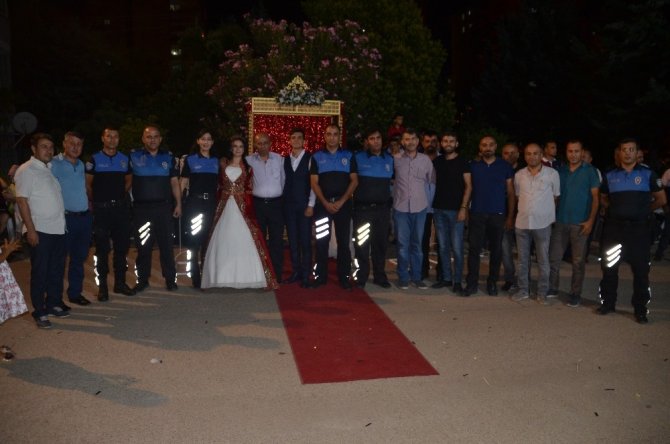Polise düğününde meslektaşlarından sürpriz