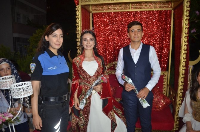 Polise düğününde meslektaşlarından sürpriz