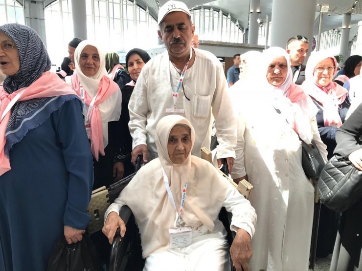 Hac kafilesini Vali Yerlikaya uğurladı