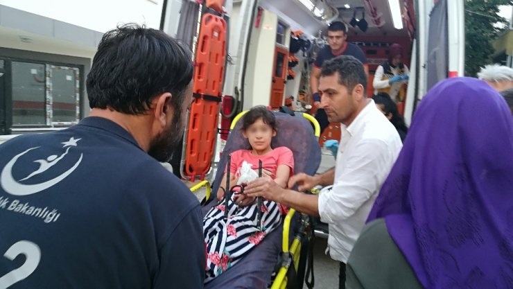 Parmağına saplanan demirle hastaneye kaldırıldı