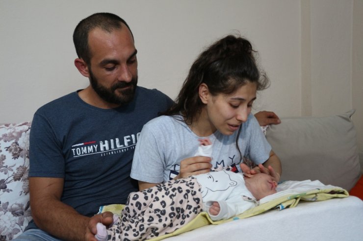 Çaresiz anne ve baba bebekleri için para değil doktor arıyor