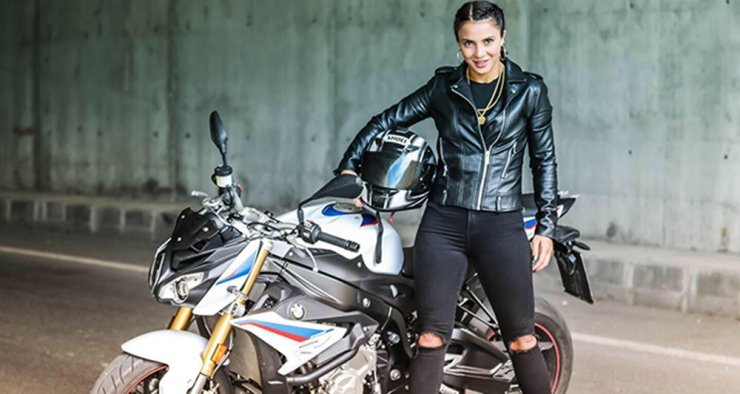Survivor Sabriye’nin motosiklet tutkusu ! Binlerce beğeni aldı