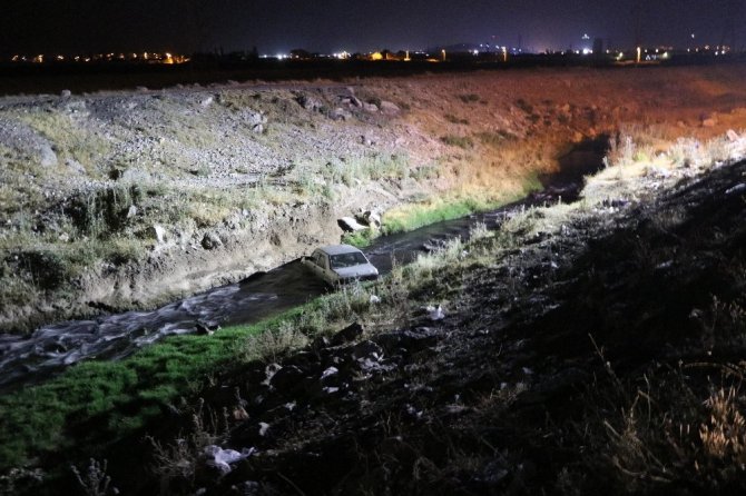 Kahramanmaraş'ta su kanalına otomobil düştü