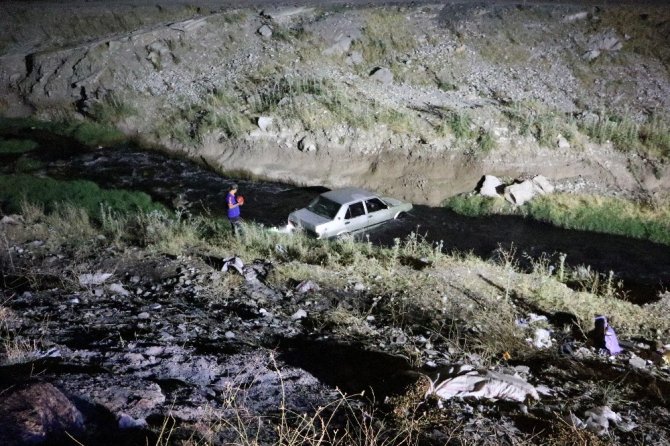Kahramanmaraş'ta su kanalına otomobil düştü