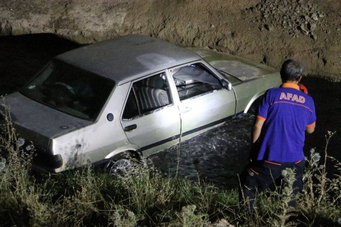 Kahramanmaraş'ta su kanalına otomobil düştü