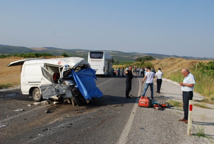 Manisa’da feci kaza: 6 ölü, 22 yaralı