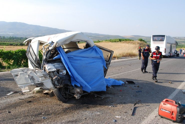 Manisa’da feci kaza: 6 ölü, 22 yaralı