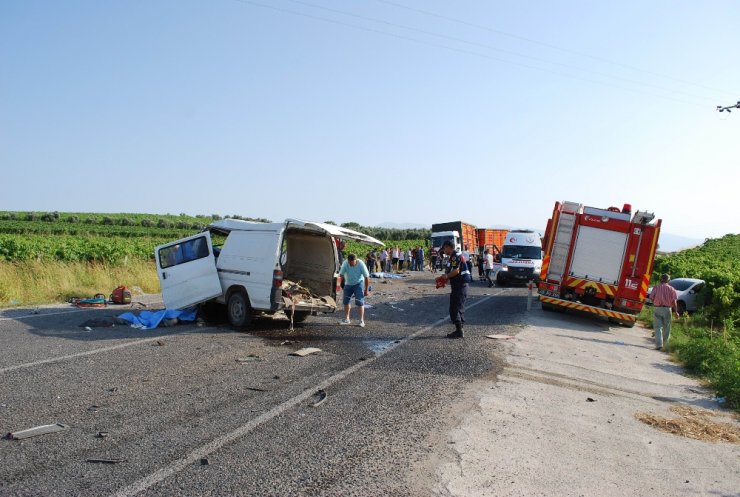 Manisa’da feci kaza: 6 ölü, 22 yaralı