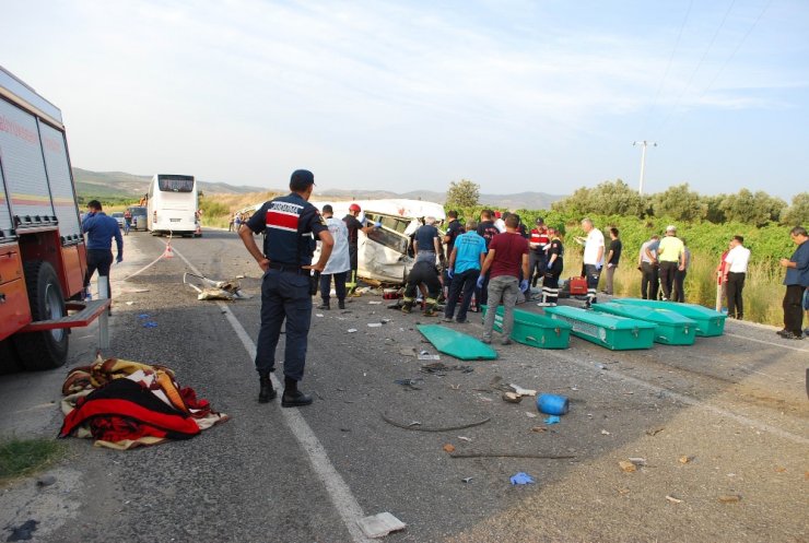 Manisa’da feci kaza: 6 ölü, 22 yaralı