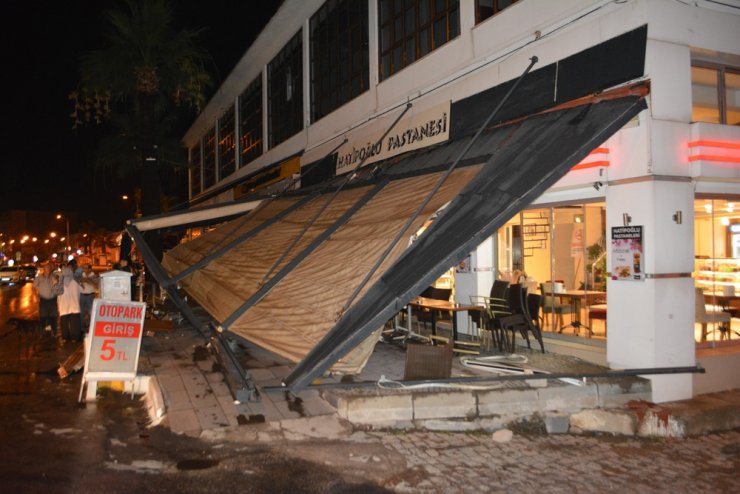 Ayvalık’ta hortum yıktı geçti