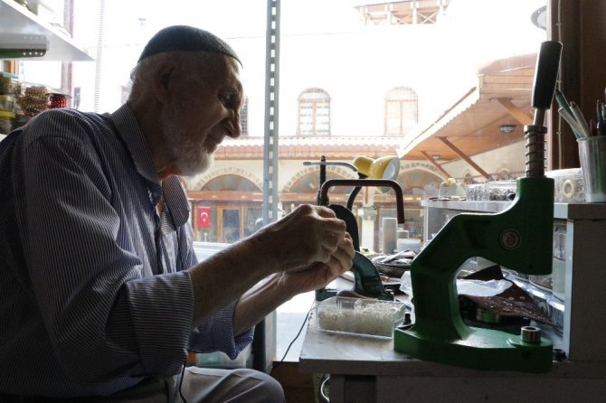 Yarım asırdır ‘kuşgözü’ tamiratı yapıyor