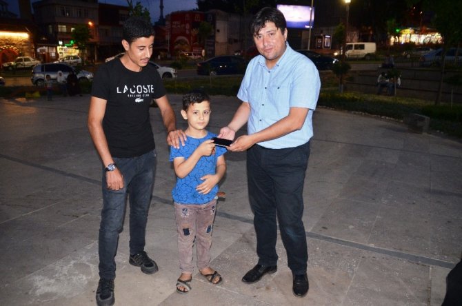 Kahramanmaraş'ta 5 yaşındaki Suriyeli çocuk, gönülleri fethetti