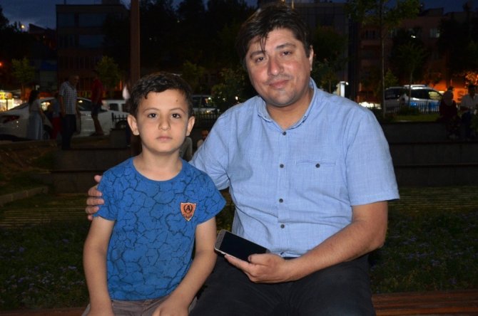 Kahramanmaraş'ta 5 yaşındaki Suriyeli çocuk, gönülleri fethetti