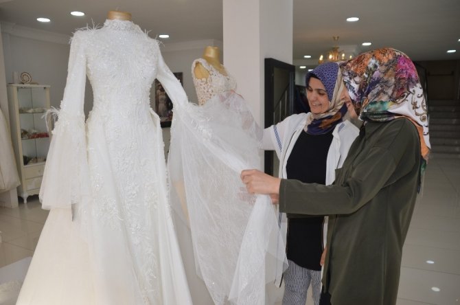 Kahramanmaraş'ta gelinlik fiyatları dudak uçuklattı