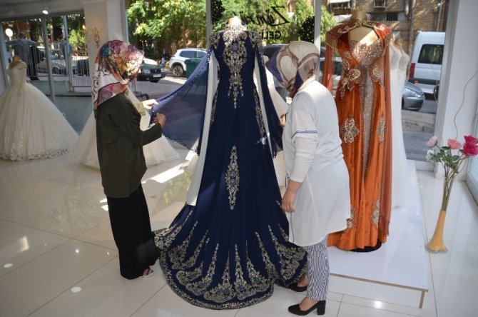 Kahramanmaraş'ta gelinlik fiyatları dudak uçuklattı