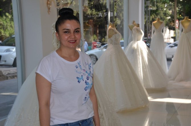 Kahramanmaraş'ta gelinlik fiyatları dudak uçuklattı