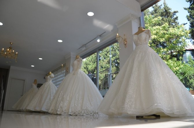 Kahramanmaraş'ta gelinlik fiyatları dudak uçuklattı