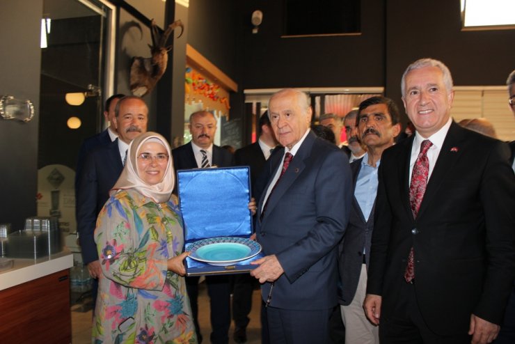 MHP Lideri Bahçeli, 40 yıl hatırlı ’Türk kahvesi’ içti