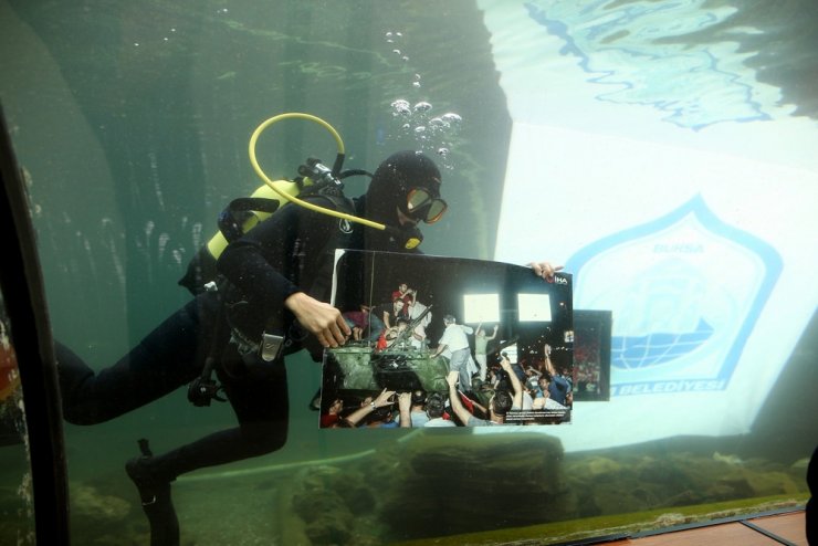 15 Temmuz fotoğrafları su altında sergilendi