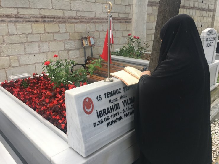 15 Temmuz’un yıl dönümünde vatandaşlar şehitlikte dua etti