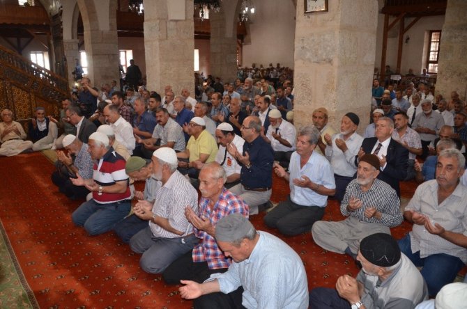 Kahramanmaraş'ta 15 Temmuz şehitleri için mevlit okutuldu
