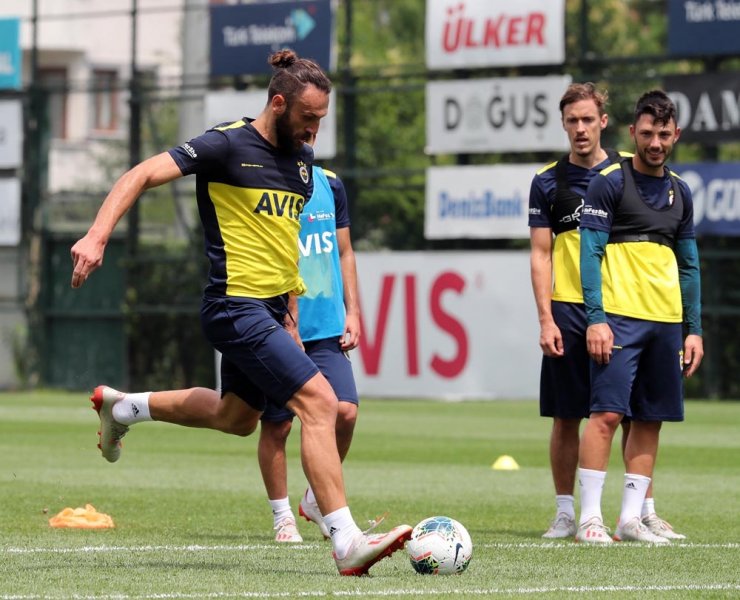 Fenerbahçe günün ilk idmanını yaptı