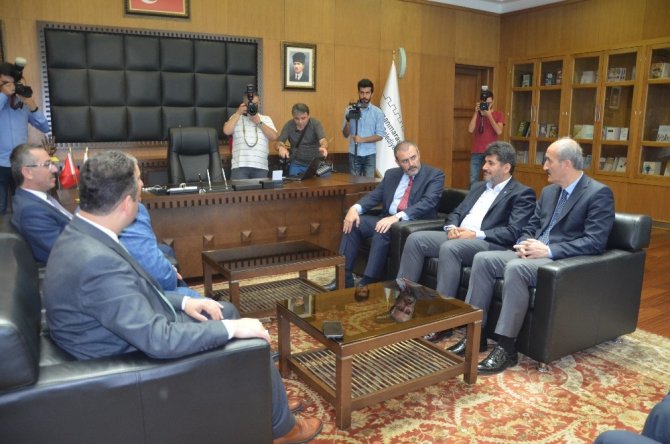 Mahir Ünal Milli İrade Meydanını gezdi