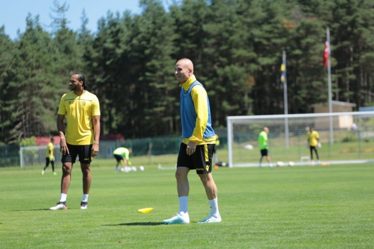 Gökhan Töre yeni takımıyla ilk antrenmanına çıktı