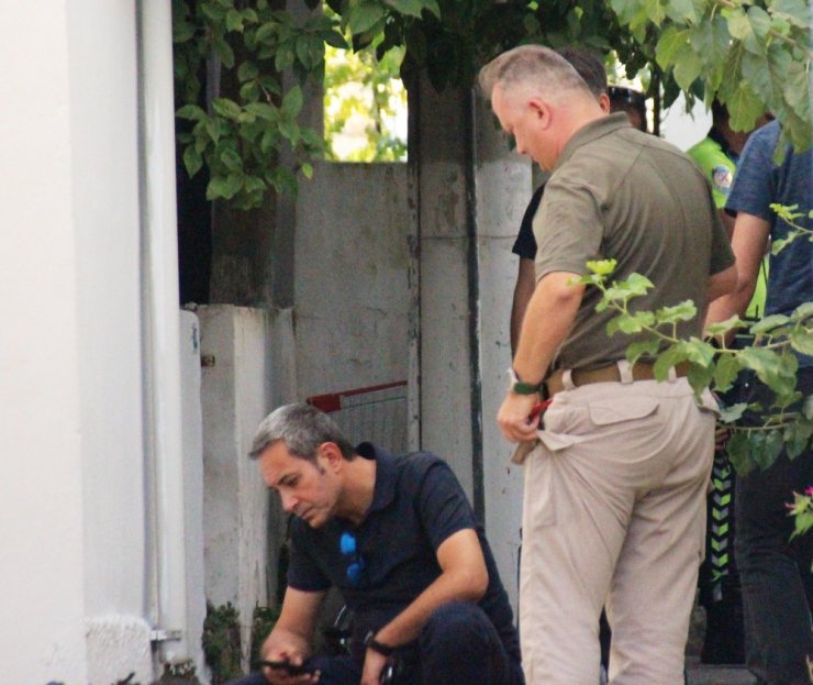 Parfüm şişesi bomba gibi patladı