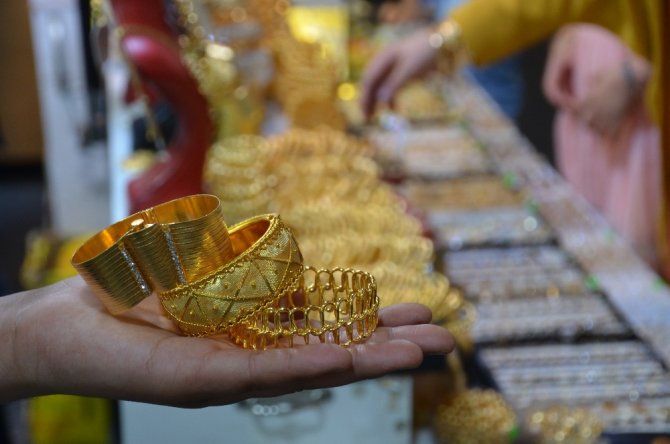 Kahramanmaraş'ta İmitasyon takılara büyük rağbet var